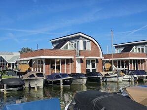 Holiday park Beautiful house with AC, in the port of Uitgeest - Uitgeest - image1