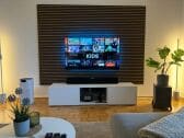 Heimkino mit Smart-TV und Teufel Soundbar + Subwoofer