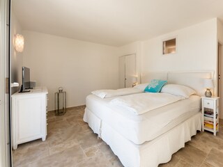 Schlafzimmer (1) mit Doppelbett