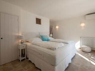 Schlafzimmer (1) mit Doppelbett