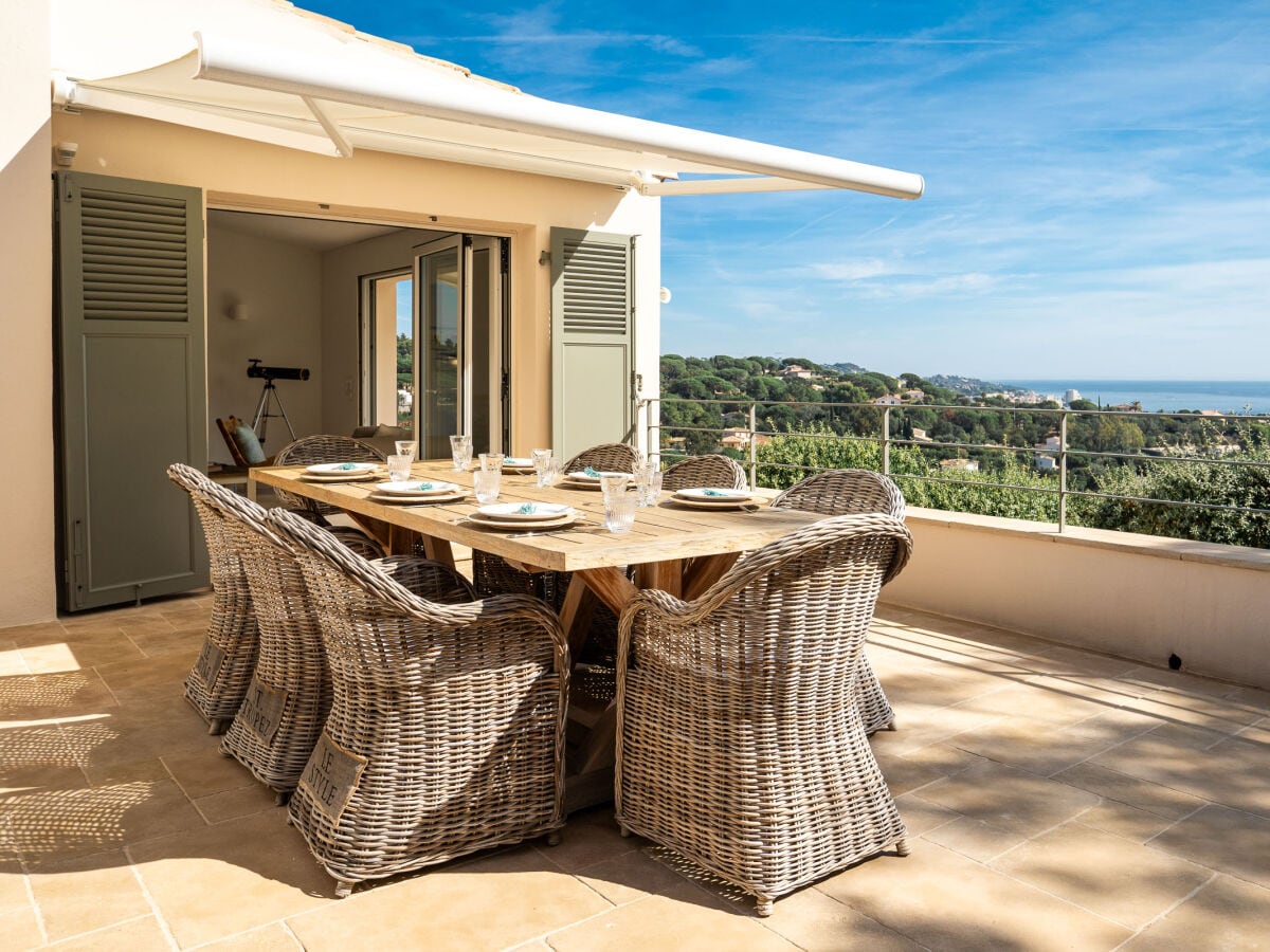 Esstisch - obere Terrasse mit Meerblick