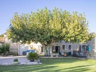 Villa Eyragues Environment 28