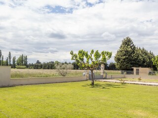 Villa Eyragues Environment 33