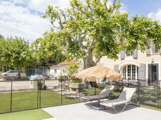 Villa Eyragues Outdoor Recording 10