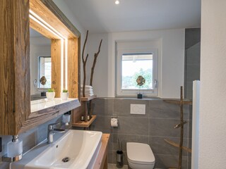 Badezimmer im 2. OG