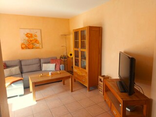 Schlafcouch im offenen Wohnzimmer