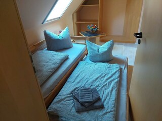 Durchgangszimmer mit TV und Schlafplatz für 2