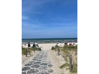 Zugang zum feinsandigen Strand