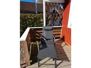 Terrasse mit Gartenmöbeln