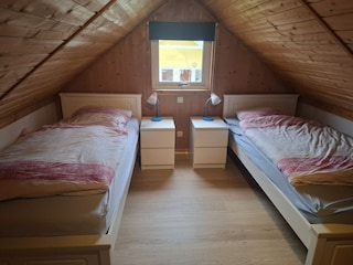 3. Schlafzimmer - Dachgeschoss - Neu renoviert
