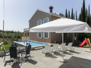 caravane Apartments Villa Harmonia - One-Bedroom Apartment with Patio and Shared Pool - Cilipi - image1