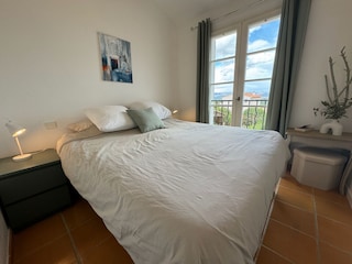 bedoom with double bed