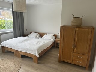 zweites Schlafzimmer mit zwei Einzelbetten