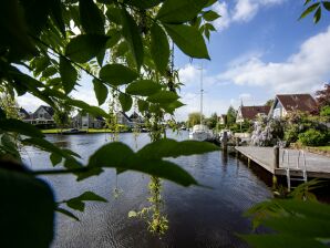 Ferienhaus spacious holiday home with private jetty