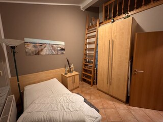 Schlafzimmer 3 mit Dachspitze über Leiter bau begehen