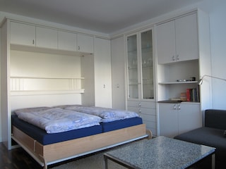 Schlafzimmer mit Doppelbett