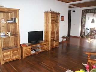 Wohnzimmerschrank