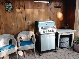 Gasgrill auf der Terrasse