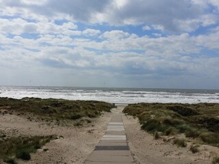 Noordzee strand op 20  km afstand Bergen Egmond Schoorl