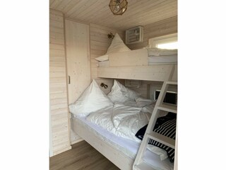2.Schlafzimmer mit Einzelbett bzw. Etagenbett
