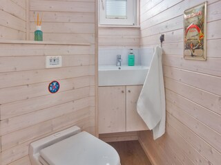 separater Raum mit elektrischem WC