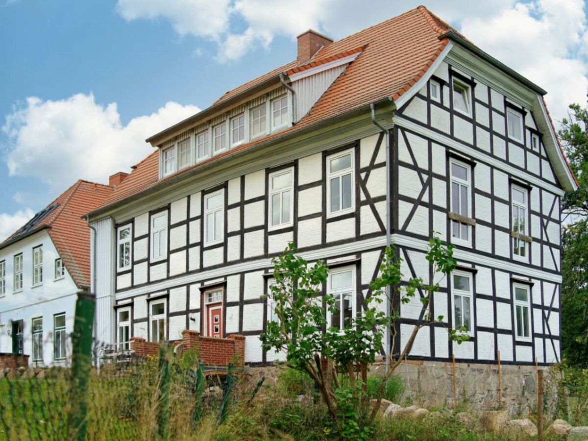 Gesindehaus Seitenansicht