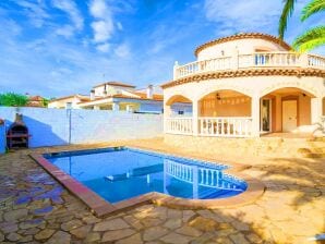 Villa Manuela für bis 12 Per. Klima, Pool 10x5m.