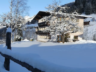 Hausansicht-Winter