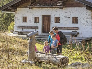 Wandern-Steinplatte-Waidring-1©defrancesco klein