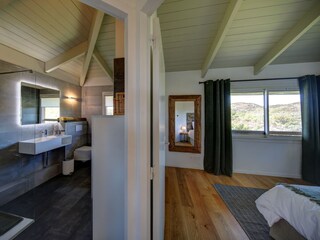 Bedroom & Bathroom
