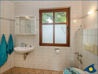 Badezimmer mit Dusche