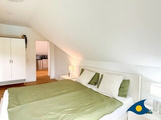 Schlafzimmer mit Doppelbett