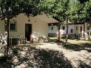 Parque de vacaciones Bonito bungalow con terraza cubierta. - La Puebla de Roda - image1