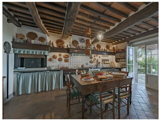 Villa Lucca Features 16