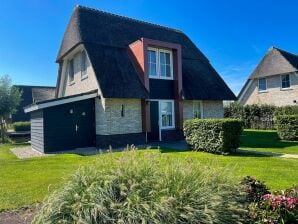 Holiday park Chic Villa with a fireplace at Tjeukemeer - Delfstrahuizen - image1
