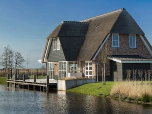 Vakantiepark Rieten villa met een sauna bij Tjeukemeer - Delftstrahuizen - image1