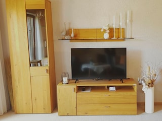 Wohnzimmer mit 43" TV