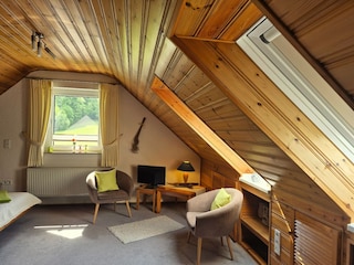 2. Schlafzimmer mit Sitzecke