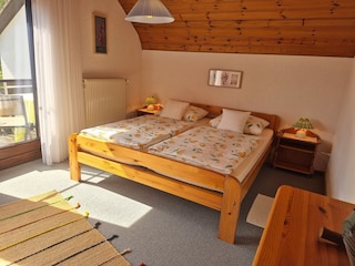 Schlafzimmer mit Balkon