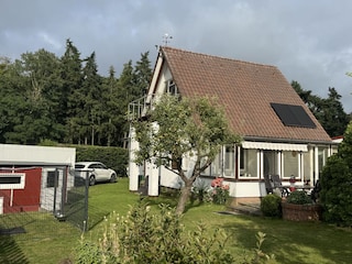 Haus mit Hundzwinger und Ladeplatz E-Auto