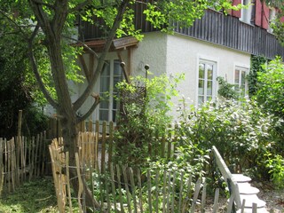 Blick zum Haupthaus