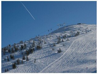 Steinplatte im Winter