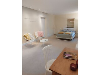 Wohn-/Schlafzimmer(1)