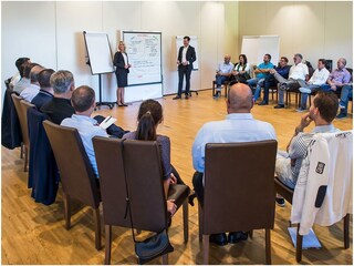 Seminargruppe im Seminarraum