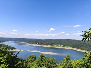 Ausblick von der Kanzel in Waldeck im Sommer