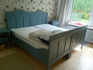 Ein großes Doppelbett 1,90 x 2m
