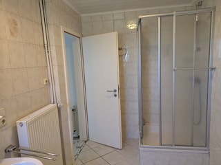 Badezimmer unten mit Dusche