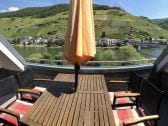 Panoramablick über Mosel und Weinberge