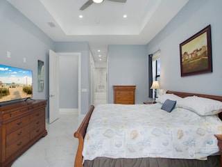 Masterbedroom with bathroom en suite