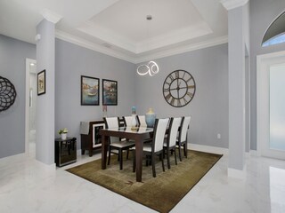 Dining room with tray ceiling and crown molding
